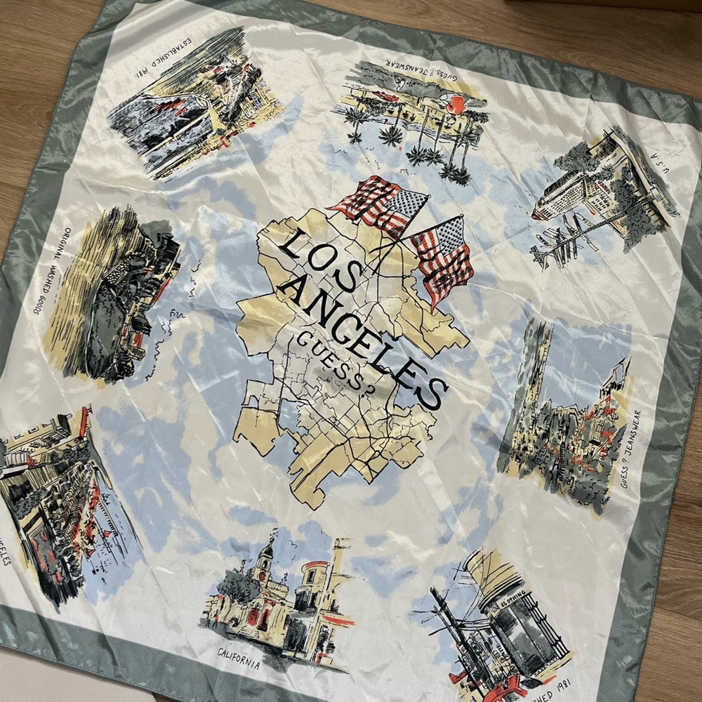 Guess Los Angeles Scarf